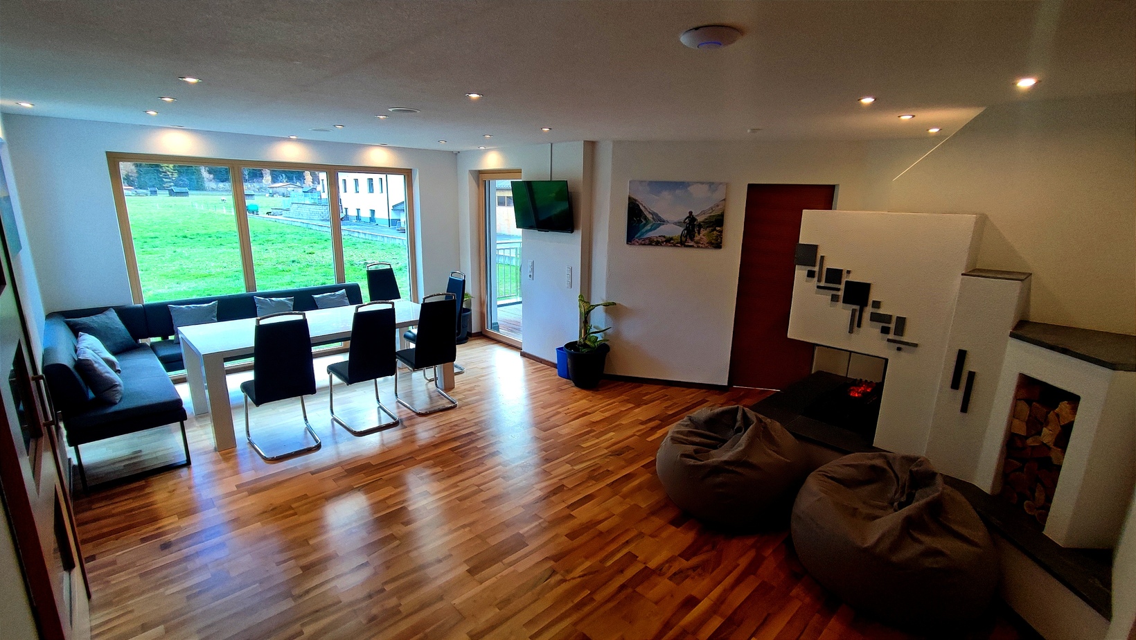 23 Apartment Malafon Wohnzimmer Esstisch Apart Edelweis